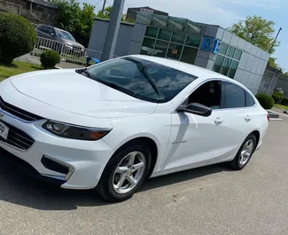 Vooraanzicht van een huurauto Chevrolet Malibu in Koetaisi, Georgië ✓ Auto #5424. ✓ Transmissie Automatisch TM ✓ 0 beoordelingen.