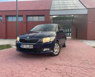 Vooraanzicht van een huurauto Skoda Fabia in Becici, Montenegro ✓ Auto #4497. ✓ Transmissie Automatisch TM ✓ 0 beoordelingen.