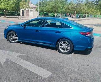 Benzine motor van L van Hyundai Sonata 2019 te huur in Abu Dhabi.