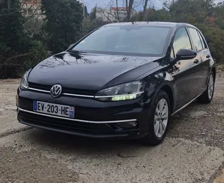 Vooraanzicht van een huurauto Volkswagen Golf 7 in Rafailovici, Montenegro ✓ Auto #5565. ✓ Transmissie Automatisch TM ✓ 0 beoordelingen.