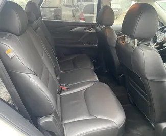 Interieur van Mazda CX-9 te huur in Georgië. Een geweldige auto met 7 zitplaatsen en een Automatisch transmissie.