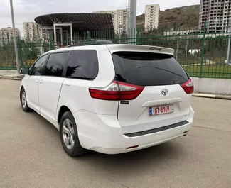 Verhuur Toyota Sienna. Comfort, Minivan Auto te huur in Georgië ✓ Borg van Zonder Borg ✓ Verzekeringsmogelijkheden TPL.