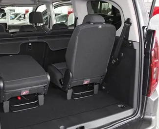 Verhuur Toyota Proace City Verso. Economy, Comfort, Minivan Auto te huur in Griekenland ✓ Borg van Zonder Borg ✓ Verzekeringsmogelijkheden TPL, FDW, Passagiers, Diefstal.