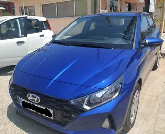 Vooraanzicht van een huurauto Hyundai i20 op Kreta, Griekenland ✓ Auto #5749. ✓ Transmissie Handmatig TM ✓ 0 beoordelingen.