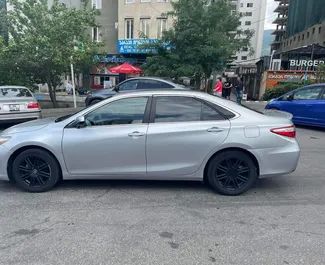 Autohuur Toyota Camry #5599 Automatisch in Koetaisi, uitgerust met 2,5L motor ➤ Van Alexandre in Georgië.