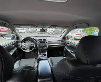 Verhuur Toyota Camry. Comfort, Premium Auto te huur in Georgië ✓ Borg van Zonder Borg ✓ Verzekeringsmogelijkheden TPL, Passagiers, Diefstal, Jonge.