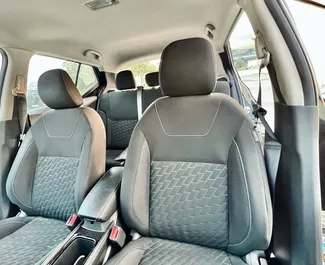 Interieur van Nissan Kicks te huur in de VAE. Een geweldige auto met 5 zitplaatsen en een Automatisch transmissie.