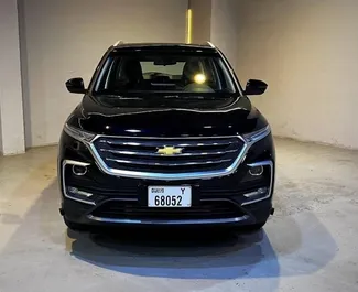 Vooraanzicht van een huurauto Chevrolet Captiva in Dubai, Verenigde Arabische Emiraten ✓ Auto #5643. ✓ Transmissie Automatisch TM ✓ 0 beoordelingen.