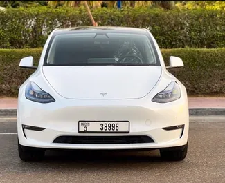 Vooraanzicht van een huurauto Tesla Model Y – Long Range in Dubai, Verenigde Arabische Emiraten ✓ Auto #5663. ✓ Transmissie Automatisch TM ✓ 0 beoordelingen.