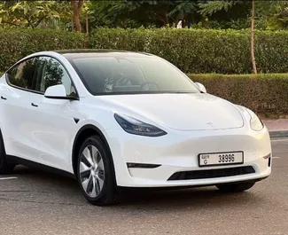 Tesla Model Y – Long Range 2023 met Vooraandrijving systeem, beschikbaar in Dubai.