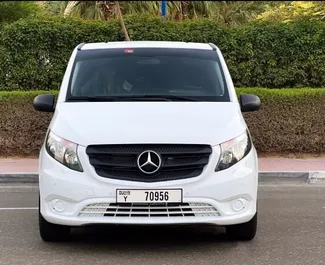 Vooraanzicht van een huurauto Mercedes-Benz Vito in Dubai, Verenigde Arabische Emiraten ✓ Auto #5645. ✓ Transmissie Automatisch TM ✓ 0 beoordelingen.