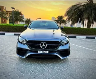 Vooraanzicht van een huurauto Mercedes-Benz E300 in Dubai, Verenigde Arabische Emiraten ✓ Auto #5659. ✓ Transmissie Automatisch TM ✓ 0 beoordelingen.