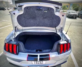 Huur een Ford Mustang Cabrio in Dubai Verenigde Arabische Emiraten