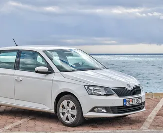 Vooraanzicht van een huurauto Skoda Fabia in Budva, Montenegro ✓ Auto #5889. ✓ Transmissie Automatisch TM ✓ 12 beoordelingen.