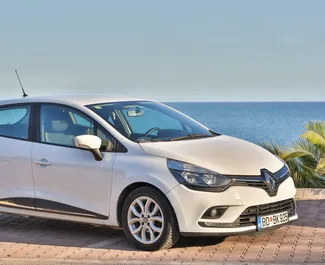 Vooraanzicht van een huurauto Renault Clio 4 in Budva, Montenegro ✓ Auto #6006. ✓ Transmissie Automatisch TM ✓ 9 beoordelingen.