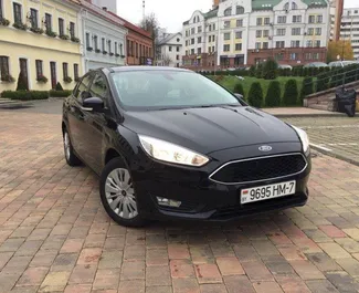 Vooraanzicht van een huurauto Ford Focus in Minsk, Wit-Rusland ✓ Auto #5833. ✓ Transmissie Automatisch TM ✓ 0 beoordelingen.