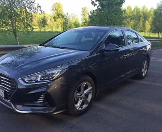 Autohuur Hyundai Sonata 2019 in in Wit-Rusland, met Benzine brandstof en 150 pk ➤ Vanaf 53 USD per dag.