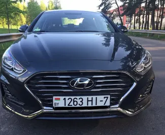 Vooraanzicht van een huurauto Hyundai Sonata in Minsk, Wit-Rusland ✓ Auto #5838. ✓ Transmissie Automatisch TM ✓ 0 beoordelingen.