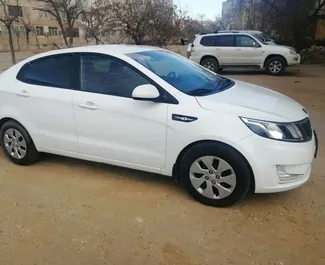 Vooraanzicht van een huurauto Kia Rio in Aktau, Kazachstan ✓ Auto #6267. ✓ Transmissie Automatisch TM ✓ 0 beoordelingen.