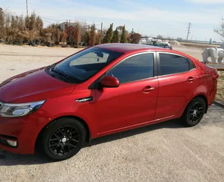 Vooraanzicht van een huurauto Kia Rio in Aktau, Kazachstan ✓ Auto #6272. ✓ Transmissie Automatisch TM ✓ 0 beoordelingen.