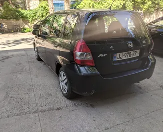 Verhuur Honda Fit. Economy, Comfort Auto te huur in Georgië ✓ Borg van Borg van 100 GEL ✓ Verzekeringsmogelijkheden TPL, SCDW.