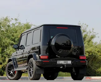 Interieur van Mercedes-Benz G63 AMG te huur in de VAE. Een geweldige auto met 5 zitplaatsen en een Automatisch transmissie.