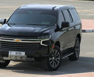 Vooraanzicht van een huurauto Chevrolet Tahoe in Dubai, Verenigde Arabische Emiraten ✓ Auto #5990. ✓ Transmissie Automatisch TM ✓ 0 beoordelingen.