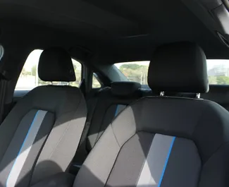 Interieur van Audi A3 Sedan te huur in de VAE. Een geweldige auto met 5 zitplaatsen en een Automatisch transmissie.