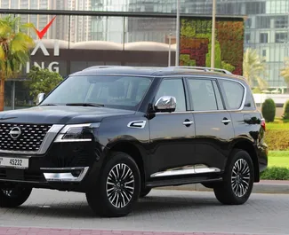 Autohuur Nissan Patrol 2022 in in de VAE, met Benzine brandstof en 400 pk ➤ Vanaf 500 AED per dag.