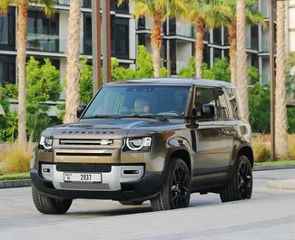 Vooraanzicht van een huurauto Land Rover Defender in Dubai, Verenigde Arabische Emiraten ✓ Auto #5999. ✓ Transmissie Automatisch TM ✓ 0 beoordelingen.