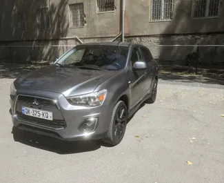 Vooraanzicht van een huurauto Mitsubishi Outlander Sport in Tbilisi, Georgië ✓ Auto #5815. ✓ Transmissie Automatisch TM ✓ 0 beoordelingen.