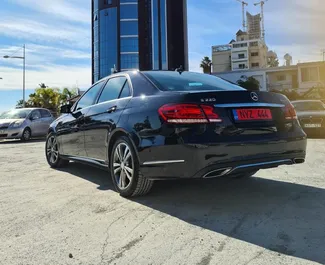 Verhuur Mercedes-Benz E-Class. Premium Auto te huur in Cyprus ✓ Borg van Borg van 500 EUR ✓ Verzekeringsmogelijkheden TPL, CDW, SCDW, FDW, Diefstal, Jonge.