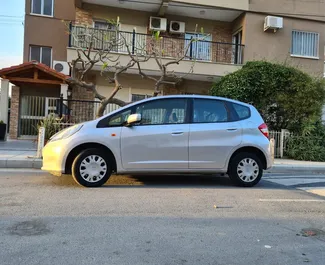 Vooraanzicht van een huurauto Honda Fit in Limassol, Cyprus ✓ Auto #3294. ✓ Transmissie Automatisch TM ✓ 4 beoordelingen.