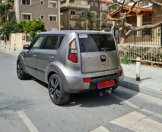 Vooraanzicht van een huurauto Kia Soul in Limassol, Cyprus ✓ Auto #5913. ✓ Transmissie Automatisch TM ✓ 0 beoordelingen.