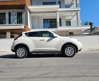 Nissan Juke 2015 beschikbaar voor verhuur in Limassol, met een kilometerlimiet van onbeperkt.