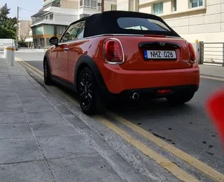 Vooraanzicht van een huurauto Mini Cooper Cabrio in Limassol, Cyprus ✓ Auto #5930. ✓ Transmissie Automatisch TM ✓ 0 beoordelingen.