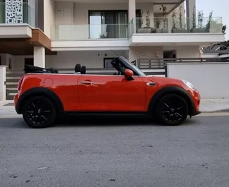 Mini Cooper Cabrio 2019 met Vooraandrijving systeem, beschikbaar in Limassol.