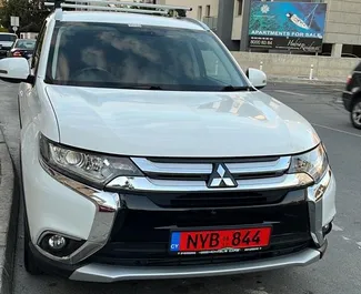 Vooraanzicht van een huurauto Mitsubishi Outlander in Limassol, Cyprus ✓ Auto #5917. ✓ Transmissie Automatisch TM ✓ 0 beoordelingen.