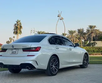 Autohuur BMW 330i #5980 Automatisch in Dubai, uitgerust met 2,5L motor ➤ Van Akil in de VAE.