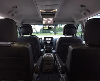 Verhuur Chrysler Town & Country. Comfort, Minivan Auto te huur in Wit-Rusland ✓ Borg van Zonder Borg ✓ Verzekeringsmogelijkheden TPL, CDW, SCDW, FDW, Diefstal, Buitenland.