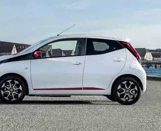 Autohuur Toyota Aygo 2019 in in Griekenland, met Benzine brandstof en 72 pk ➤ Vanaf 19 EUR per dag.