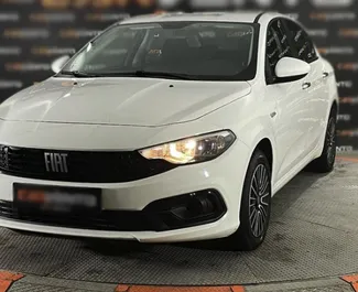 Vooraanzicht van een huurauto Fiat Egea in Istanbul, Turkije ✓ Auto #6232. ✓ Transmissie Handmatig TM ✓ 0 beoordelingen.