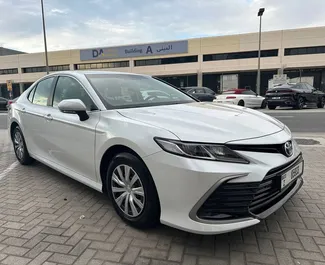 Vooraanzicht van een huurauto Toyota Camry in Dubai, Verenigde Arabische Emiraten ✓ Auto #6170. ✓ Transmissie Automatisch TM ✓ 0 beoordelingen.