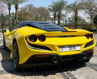 Ferrari F8 2022 beschikbaar voor verhuur in Dubai, met een kilometerlimiet van 250 km/dag.