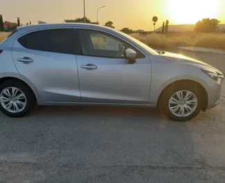 Vooraanzicht van een huurauto Mazda Demio in Larnaca, Cyprus ✓ Auto #6507. ✓ Transmissie Automatisch TM ✓ 0 beoordelingen.