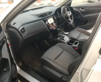 Nissan X-Trail 2019 beschikbaar voor verhuur in Larnaca, met een kilometerlimiet van onbeperkt.