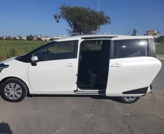 Autohuur Toyota Sienta #6518 Automatisch in Larnaca, uitgerust met 1,5L motor ➤ Van Panicos in Cyprus.