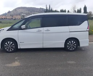 Vooraanzicht van een huurauto Nissan Serena in Larnaca, Cyprus ✓ Auto #6506. ✓ Transmissie Automatisch TM ✓ 0 beoordelingen.