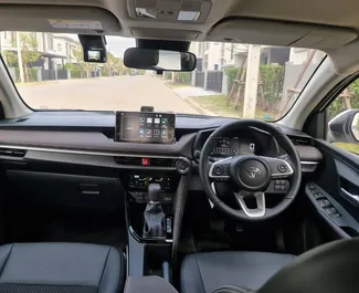 Interieur van Toyota Yaris Ativ te huur in Thailand. Een geweldige auto met 5 zitplaatsen en een Automatisch transmissie.