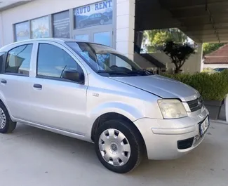 Vooraanzicht van een huurauto Fiat Panda in Tirana, Albanië ✓ Auto #6430. ✓ Transmissie Handmatig TM ✓ 4 beoordelingen.